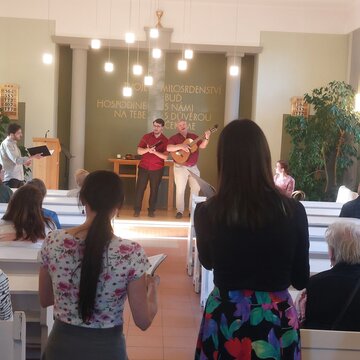 14.5.2024 Husův dům koncert skupiny Po ránu o5 níž