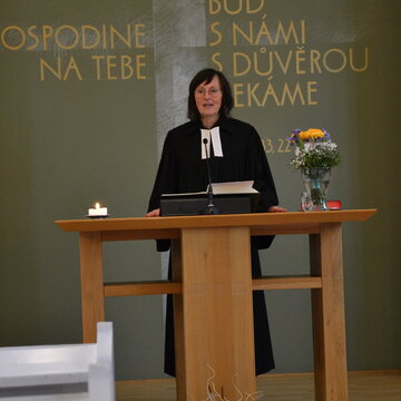 20241117 host na kazatelně Martina Kadlecová